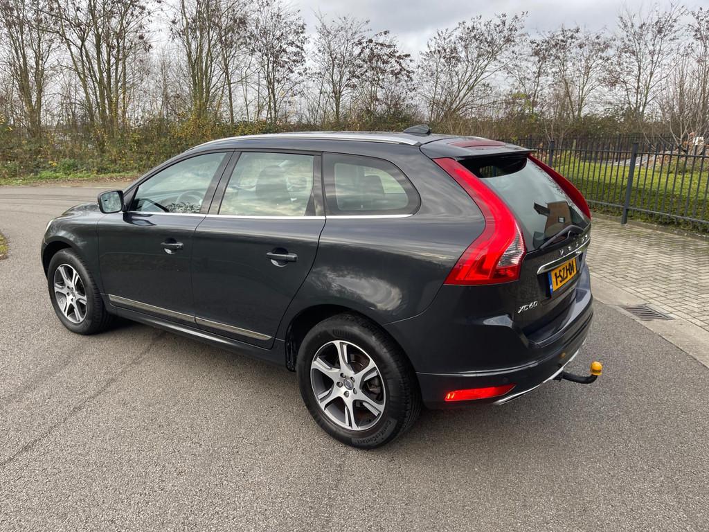 Volvo XC60 2.0 T5 FWD 245PK SUMMUM LEER NAVI TREKHAAK 127000, 15 km/l, Gebruikt, 4 cilinders, 1969 cc