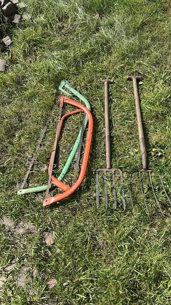 Handzagen en grepen leuke tuindecoratie, Ophalen, Gebruikt