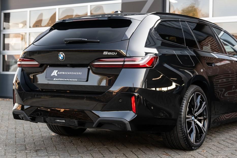 BMW 5 Serie 520i M Sport | Panorama | Harman/Kardon | Camera, Automaat, 1998 cc, Achterwielaandrijving, Gebruikt