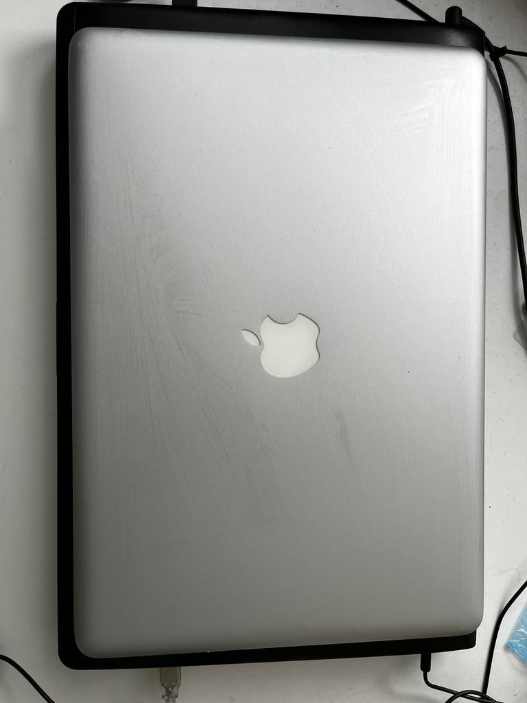 Macbook pro A1286 late 2008 werkend. Barst in scherm, Computers en Software, Apple Macbooks, MacBook Pro, Gebruikt, 256 GB, 2 tot 3 Ghz