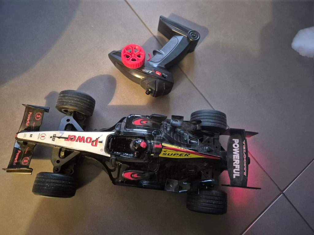 Raceauto met geluid en afstandsbediening, Ophalen of Verzenden, Overige schalen, Auto onroad