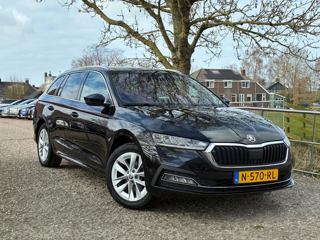 Skoda Octavia Combi 1.0 e-TSI Business Edition Plus | Half/L, Gebruikt, Leder en Stof, Hybride Elektrisch/Benzine, 3 cilinders