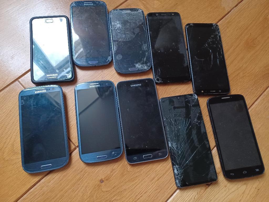12 defecte Samsung (en HTC) telefoons, Telecommunicatie, Mobiele telefoons | HTC, HTC, Zwart, Ophalen of Verzenden, Zonder simlock