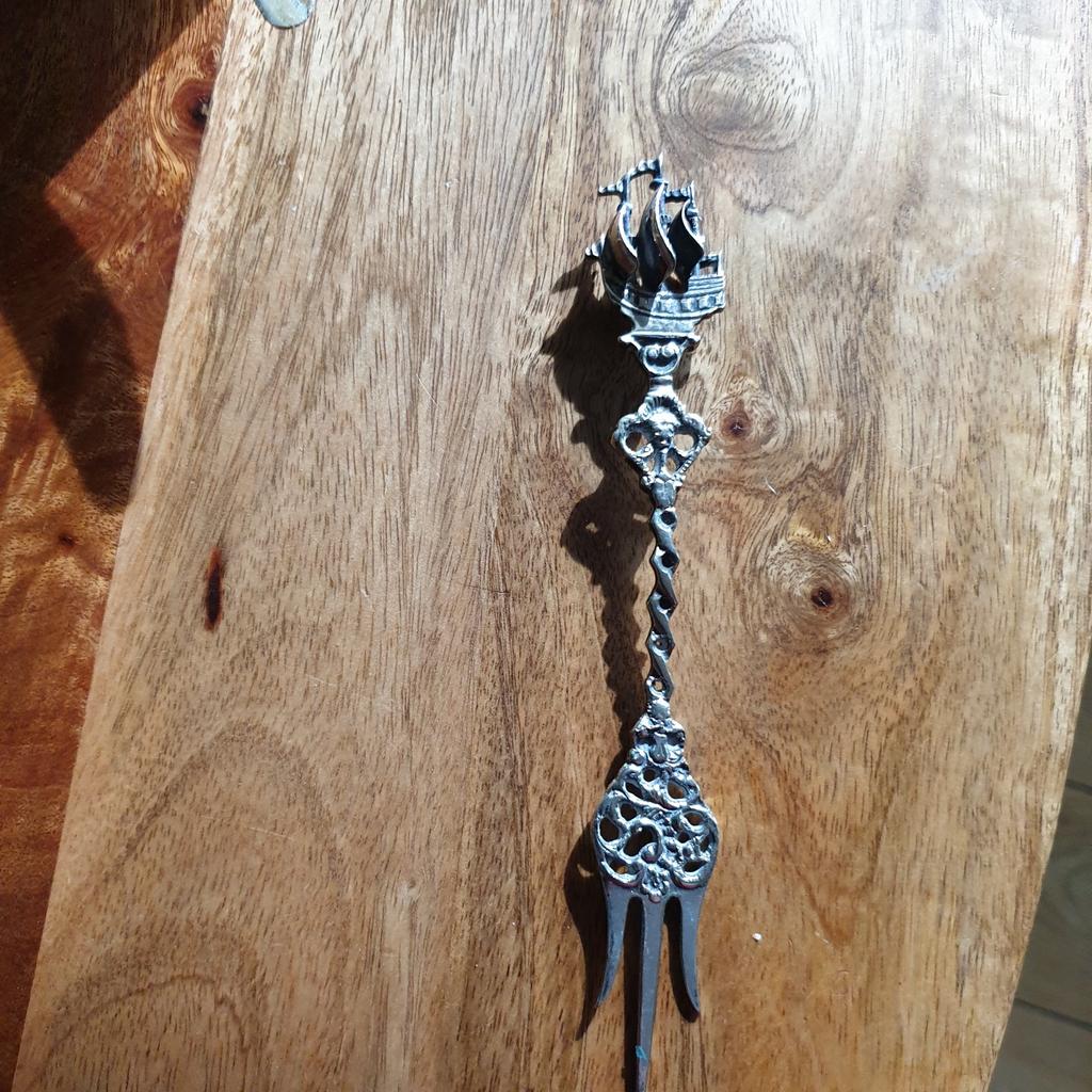 Prachtige antieke cake prikker met schip. Pluvo gemerkt, Antiek en Kunst, Ophalen of Verzenden