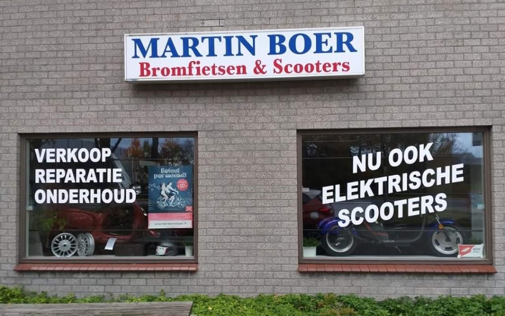 Nieuwe scooters / 2e hands scooters / reparatie / helmen, Ophalen, Zo goed als nieuw