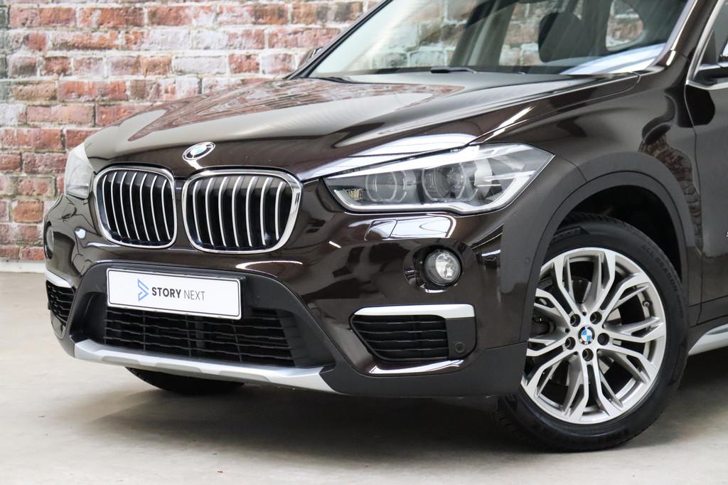 BMW X1 sDrive18i Executive xLine Automaat / Panoramadak / Cr, 136 pk, Euro 6, Bruin, Leder en Stof