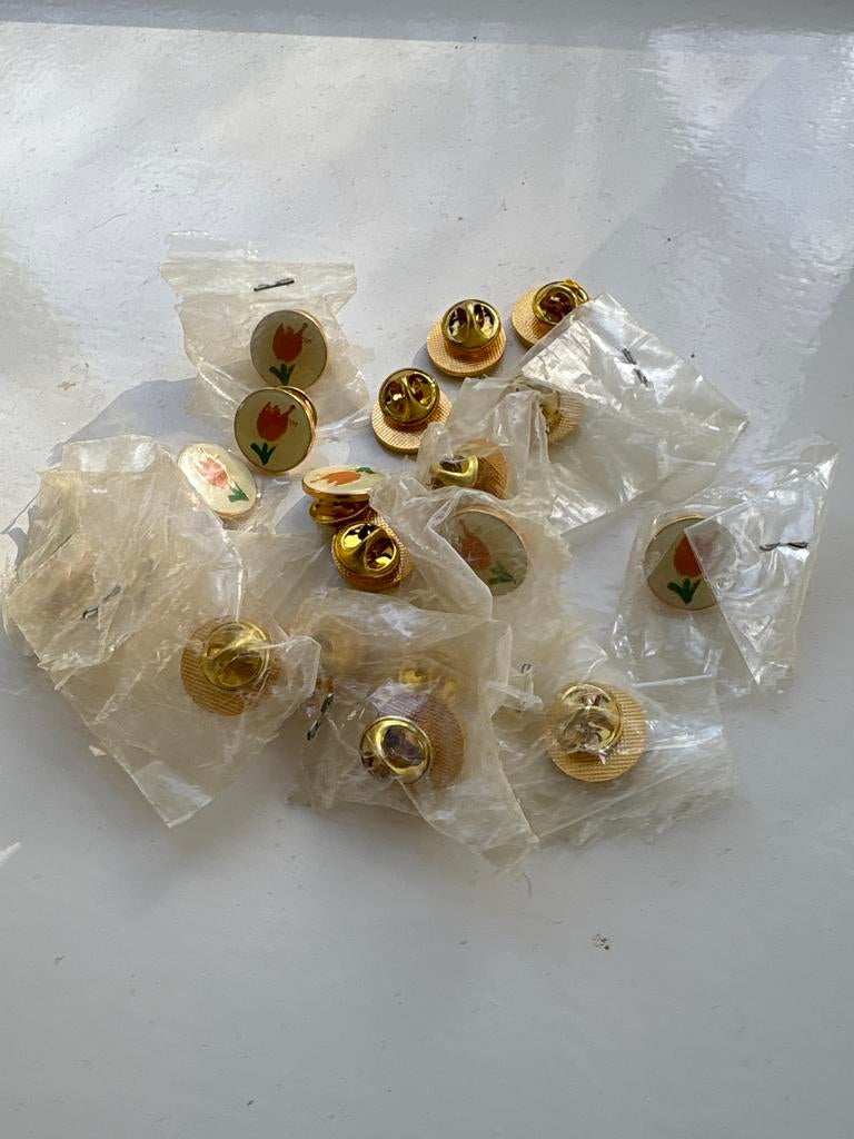 Set van 15 Tulp Speldjes / Pins - Nieuw in verpakking, Verzamelen, Speldjes, Pins en Buttons, Nieuw, Speldje of Pin, Dier of Natuur