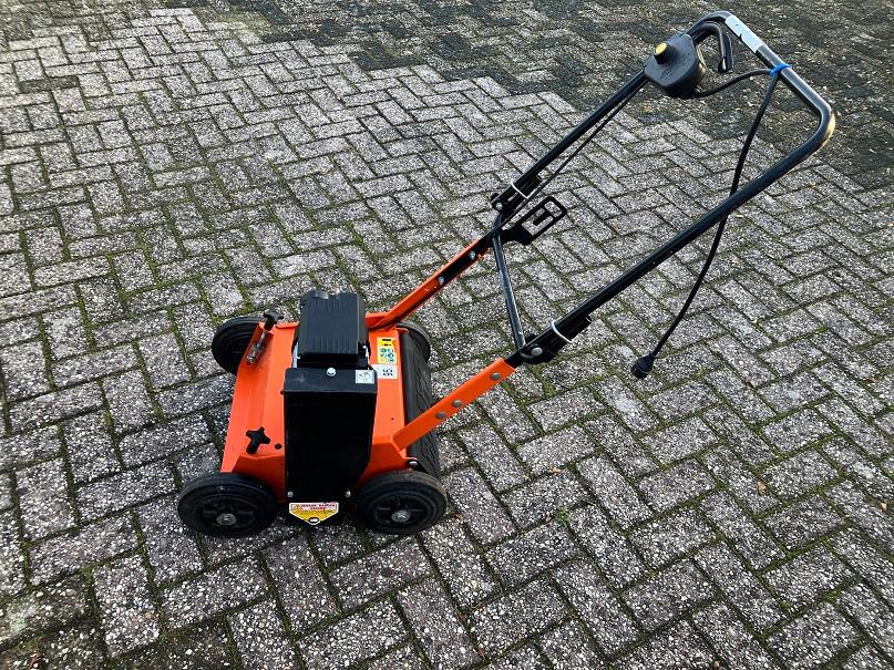 Verticuteermachine 400mm 230V Eliet E 401 Electric 2015, Eliet Europe nv, Ophalen, Eliet, Diesveldstraat 2 - 8553 Otegem België