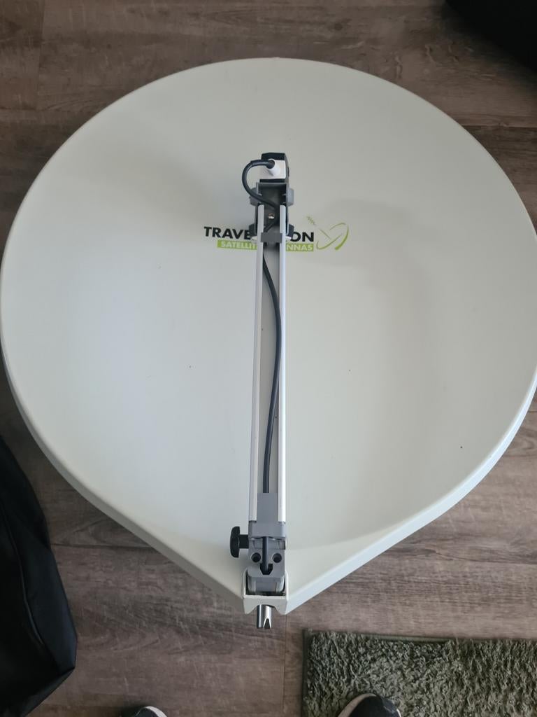 Travel Vision R7 schotelantenne, Ophalen