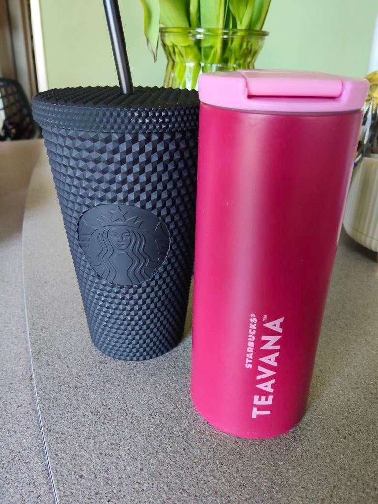 Starbucks bekers, de rode is een thermobeker, Ophalen of Verzenden