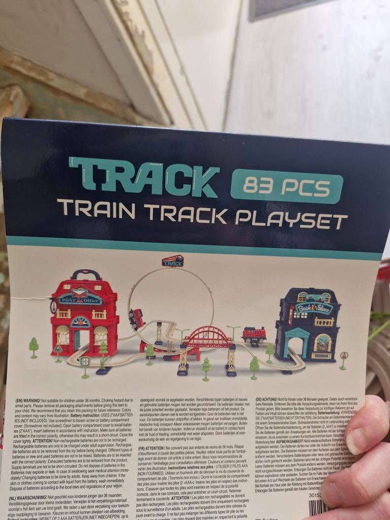 2 treinbanen speelsets 83 onderdelen per stuk elektrisch, Ophalen of Verzenden, Zo goed als nieuw