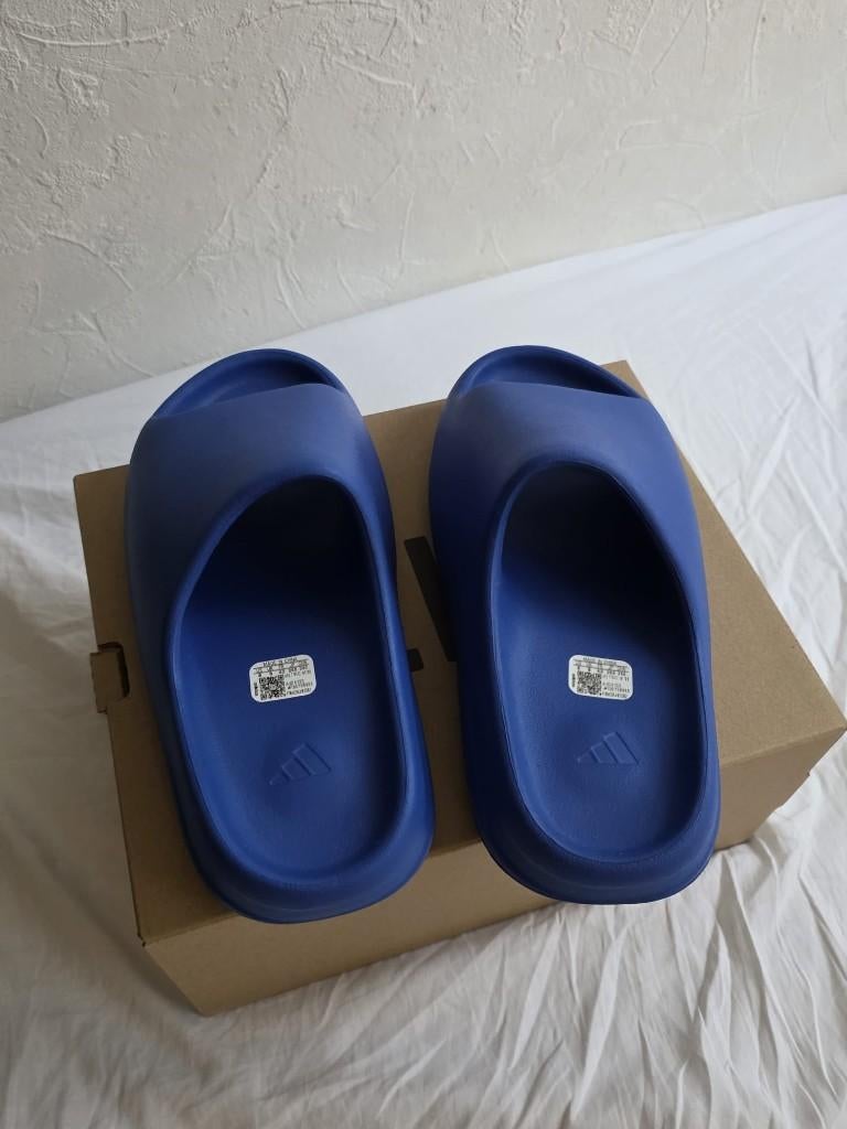 Yeezy Slide Azure blauw nieuw maat 42 doos + bon, Kleding | Heren, Schoenen, Slippers, Blauw, Nieuw, Ophalen of Verzenden