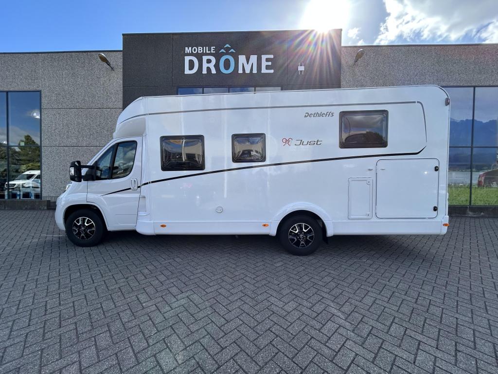 Ruime moderne Dethleffs Just 7052DBM met Queensbed, Tot en met 2, Bedrijf, Koelkast, Dethleffs