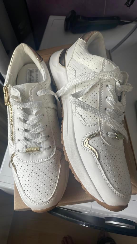 Nieuw wit goud SNEAKERS MAAT 39 Dolcis, Ophalen of Verzenden, Nieuw, Wit, Sneakers of Gympen
