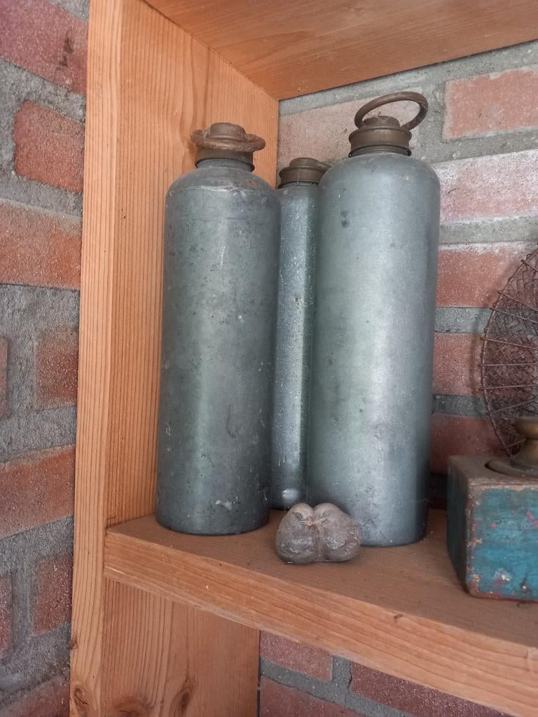 3 vintage kruiken van metaal, Ophalen of Verzenden