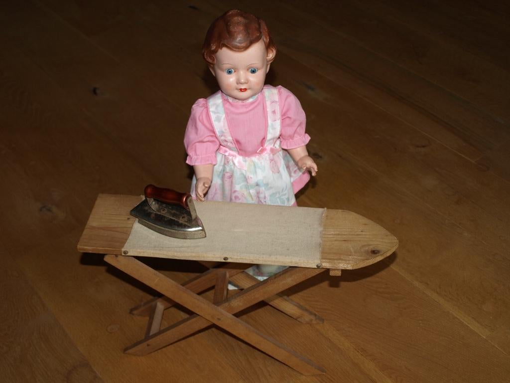 STRIJKPLANKJE MET STRIJKIJZERTJE VOOR BIJ DE POPPEN, Ophalen of Verzenden