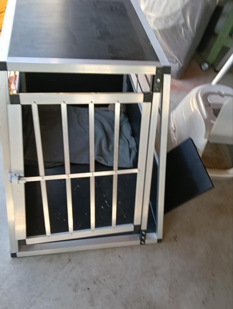 Honde bench aluminium, Dieren en Toebehoren, Hondenhokken, Ophalen of Verzenden, Zo goed als nieuw, 75 tot 110 cm, Minder dan 65 cm