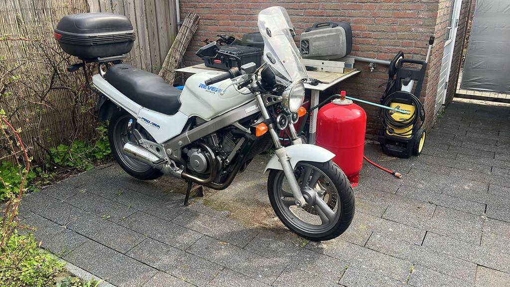 Honda NTV 650 Revere - Betrouwbare Toermotor, Motoren, Cardan-aandrijving, 2 cilinders, Particulier, Meer dan 35 kW