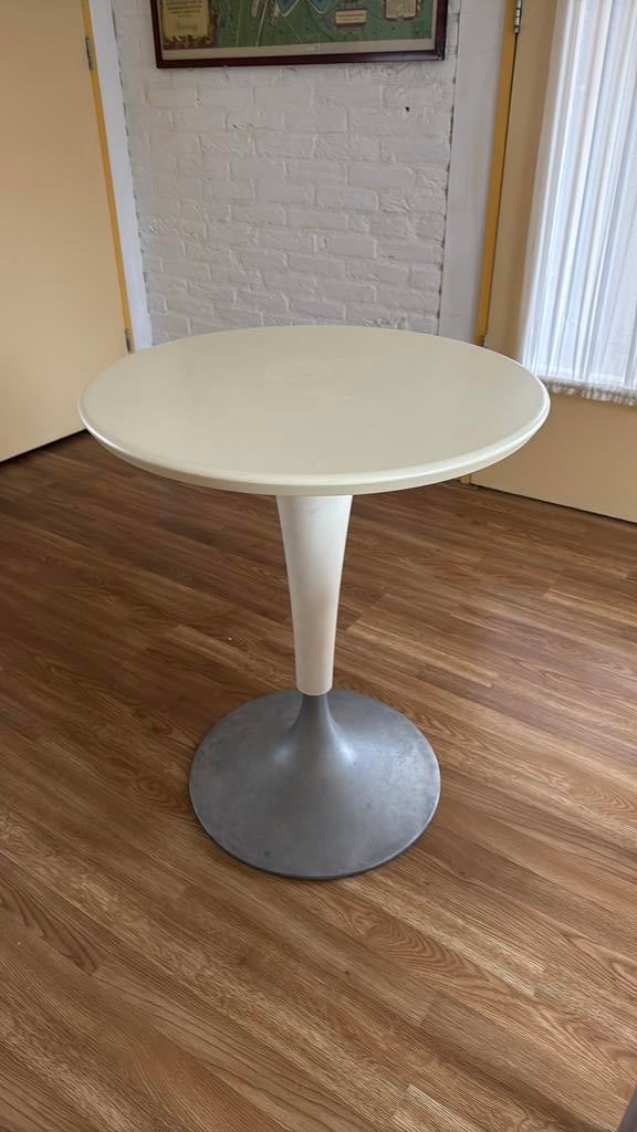 Kartell Dr. Na tafel 2 stuks Philippe Starck, Huis en Inrichting, Tafels | Bijzettafels, Gebruikt, Rond, Minder dan 55 cm, Kunststof