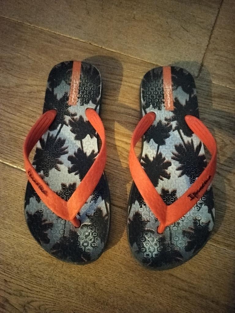 Ipanema slippers maat 35/36 met palmboomprint, Gebruikt, Ophalen of Verzenden, Jongen, Ipanema