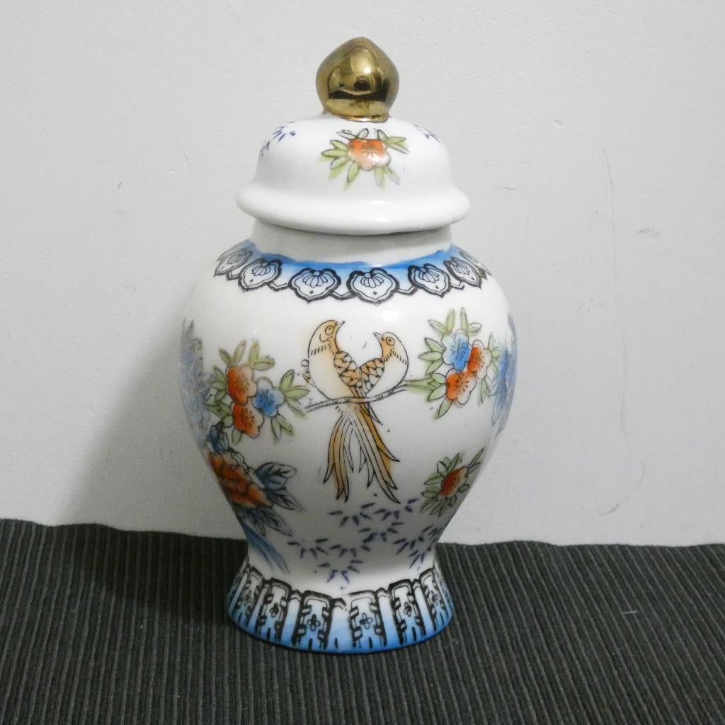 Chinese handgeschilderde vaas met deksel [574], Ophalen