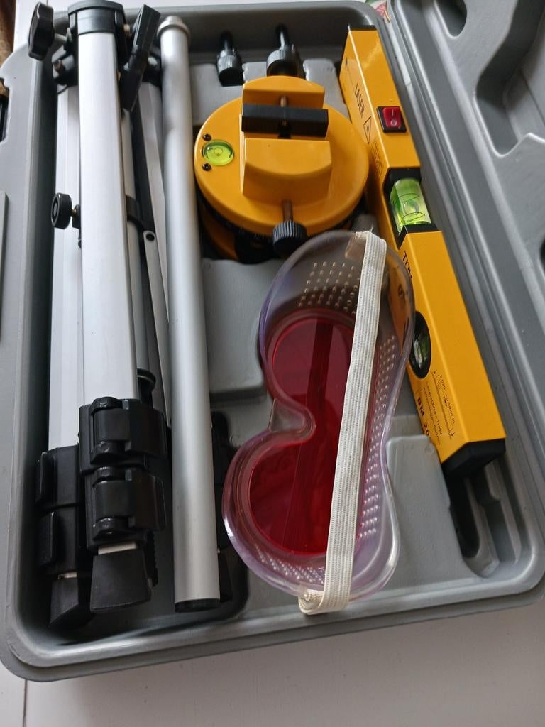 Laserwaterpas met statief en accessoires, Ophalen of Verzenden