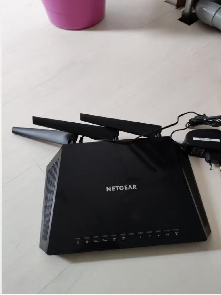 Netgear Night Hawk router en acces point wifi R6800, Ophalen of Verzenden, Zo goed als nieuw, Router met modem, Netgear
