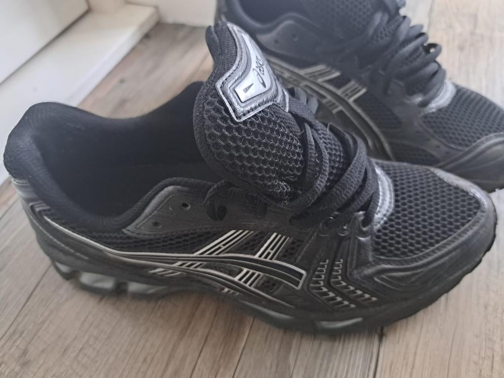 Nog nette Asics schoenen., Sport en Fitness, Korfbal, Ophalen of Verzenden, Zo goed als nieuw, Schoenen