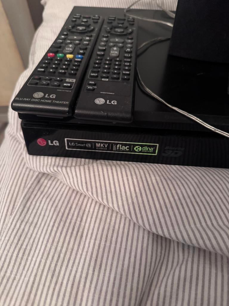 LG Blu-ray Disc Home Theater Systeem met 2.1 speakers, Audio, Tv en Foto, Home Cinema-sets, Ophalen, Gebruikt, 2.1-systeem, Blu-ray-speler