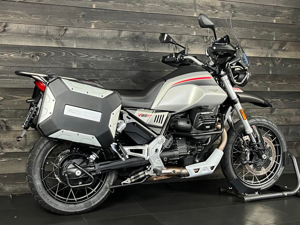 Moto Guzzi V85 TT TRAVEL E5 (bj 2023) - foto 2
