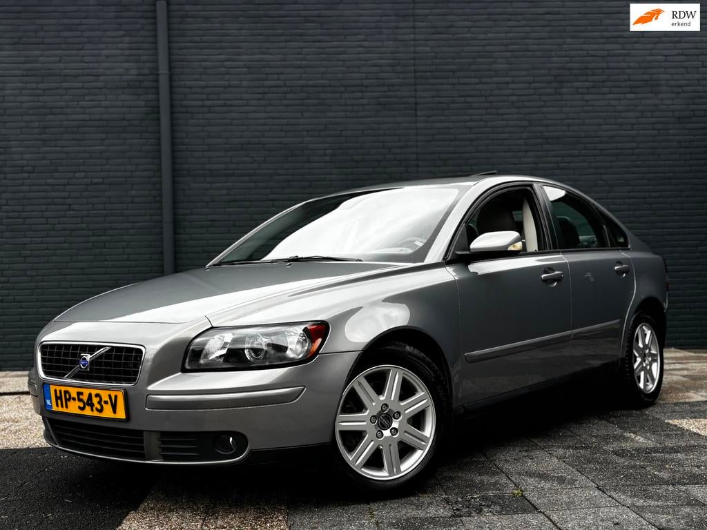 Volvo S40 2.4 Exclusive | Automaat | Schuifdak | Nieuw APK, Voorwielaandrijving, Gebruikt, Leder, Sedan