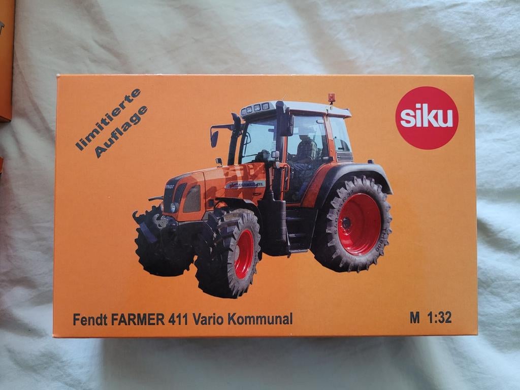 Fendt 411 vario kommunal 1:32 limited edition nieuw in doos, Ophalen of Verzenden, Nieuw, Tractor of Landbouw, Overige merken