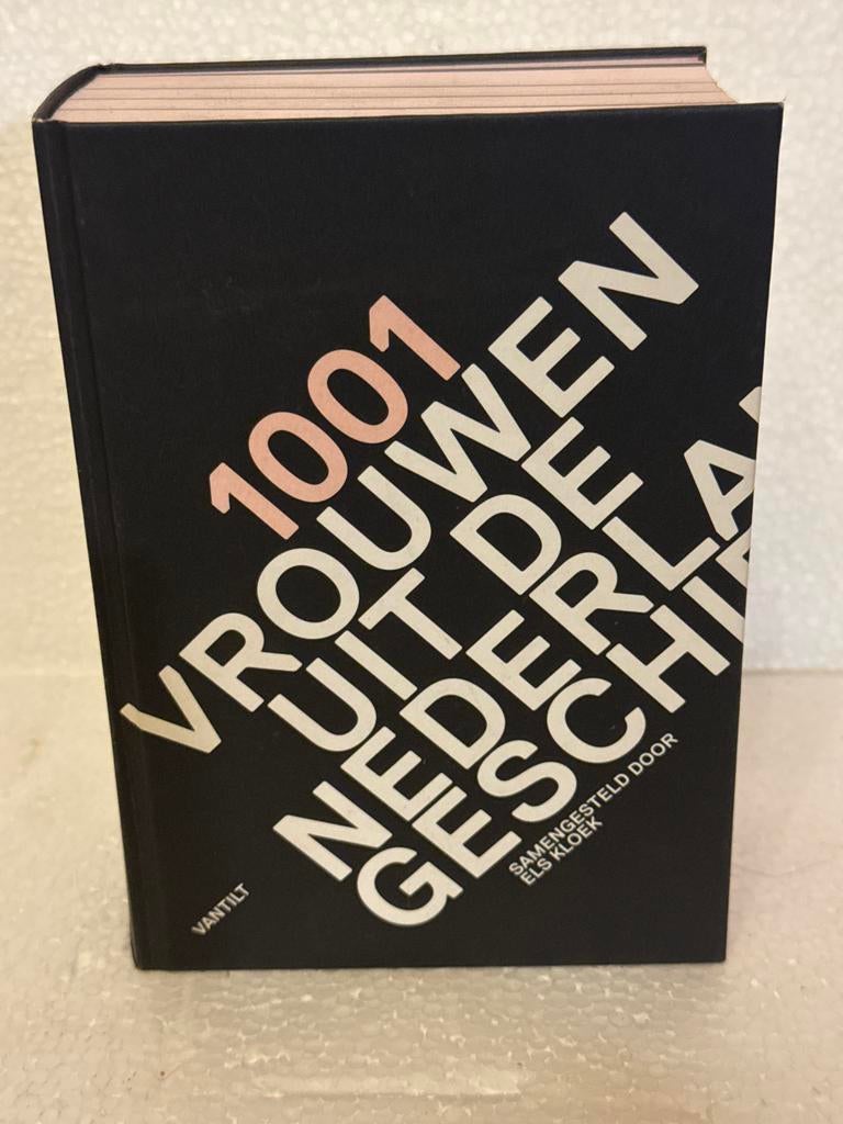1001 Vrouwen uit de Nederlandse Geschiedenis, Ophalen of Verzenden, 20e eeuw of later, Zo goed als nieuw