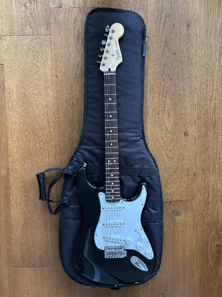 Fender Standard Stratocaster (Upgrade, Mexico, 2006-2008), Muziek en Instrumenten, Ophalen, Zo goed als nieuw, Solid body, Fender