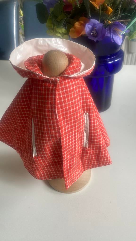 Oude regencape past Kathe Kruse 35 cm, Ophalen of Verzenden, Zo goed als nieuw