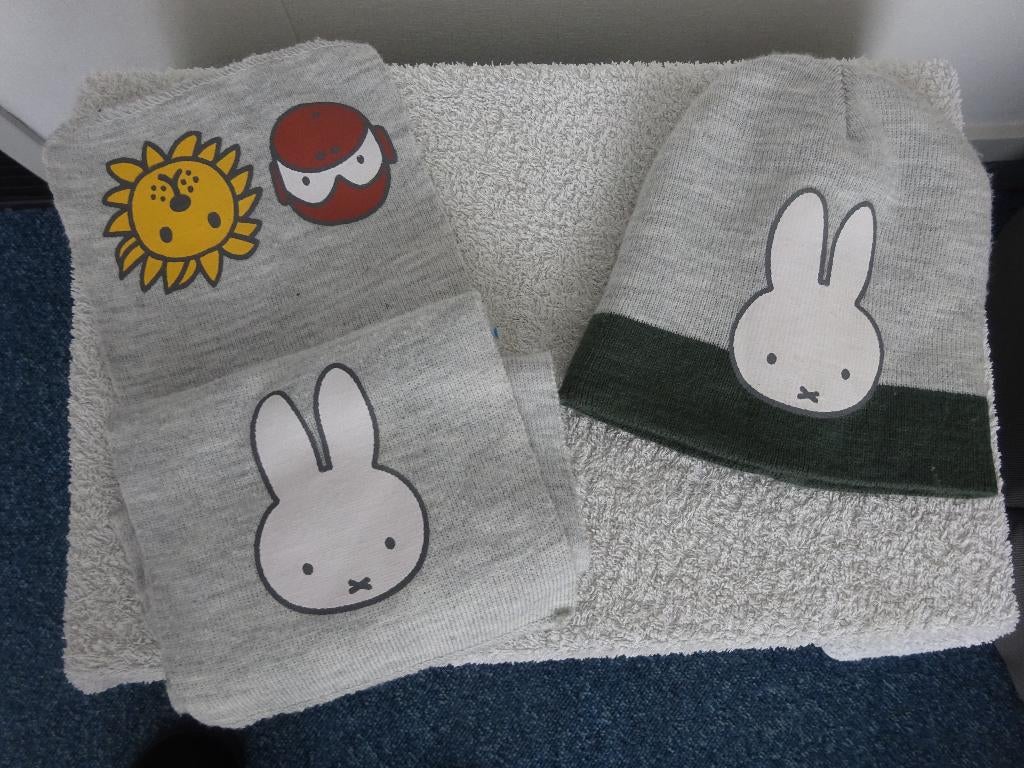 ( nr. 240 )  kinder muts  en sjaal  /  Nijntje, Gebruikt, Jongetje of Meisje, Ophalen of Verzenden, Hema