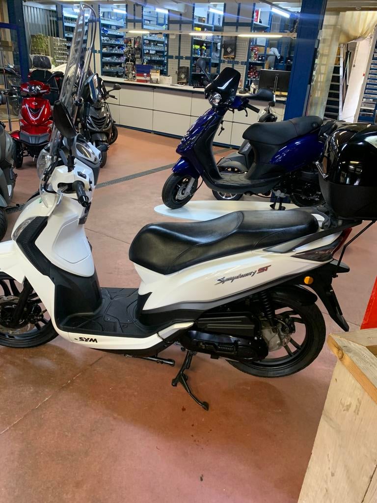 Gebro scooters: Sym symphony ST 25km SNOR wit BJ2015, Fietsen en Brommers, Scooters | SYM, Ophalen, Gebruikt, Overige modellen