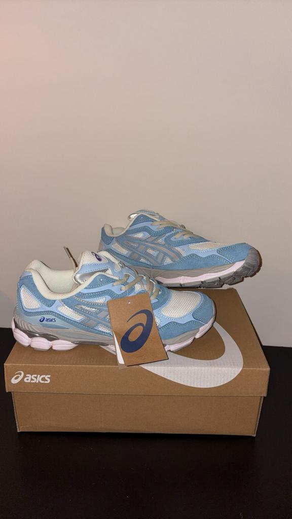 Asics Schoenen Nieuw in doos!, Ophalen of Verzenden, Nieuw, Overige kleuren, Sneakers of Gympen