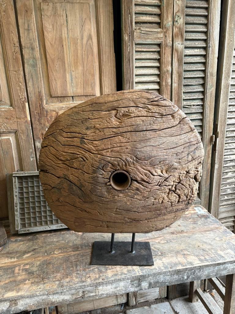 Oud wagenwiel op statief, Huis en Inrichting, Ophalen, Gebruikt, Nvt, Nvt