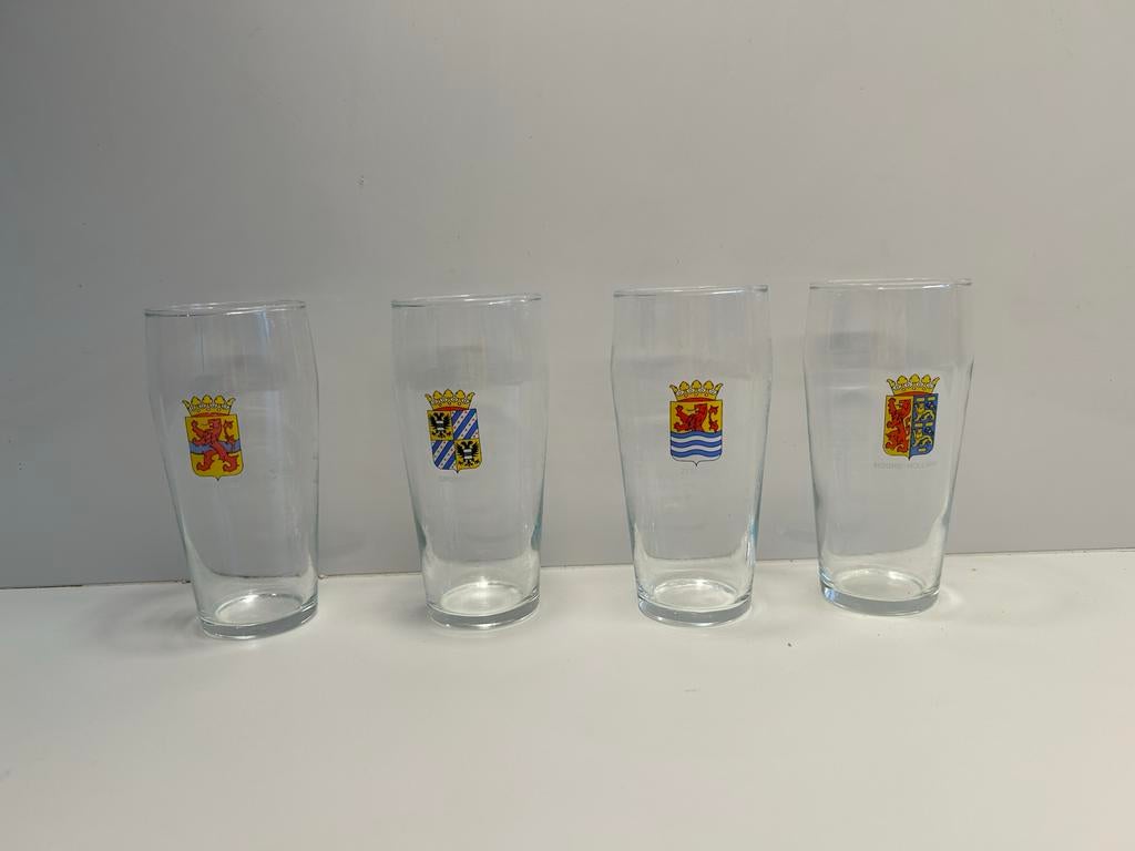 Vier zeldzame bierglazen met Provincie Opdruk (Jaren '60), Verzamelen, Glas en Borrelglaasjes, Ophalen of Verzenden, Zo goed als nieuw