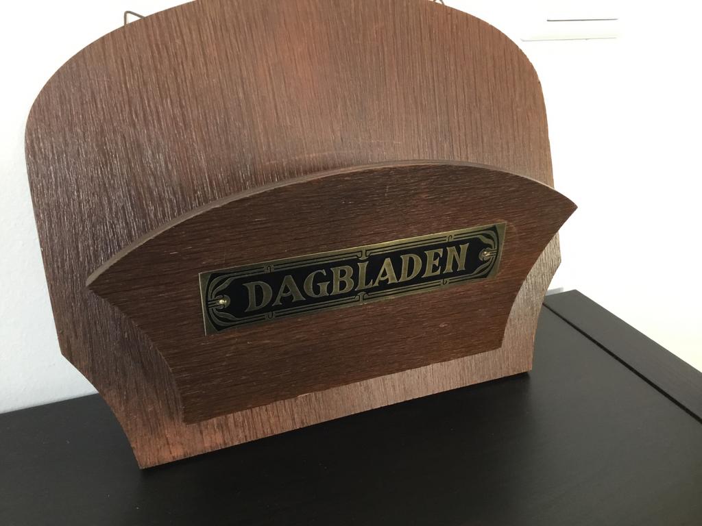Vintage houten dagbladhouder, Ophalen, Gebruikt