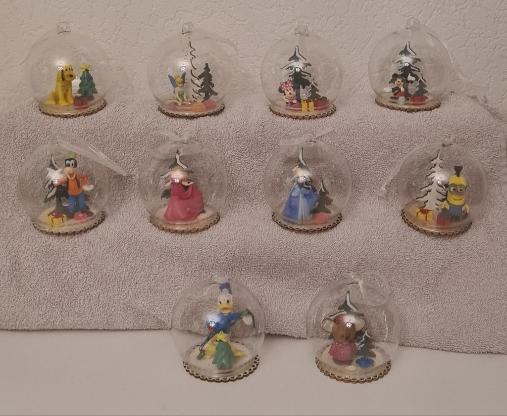 leuke dichte kerstballen met o,a
minnie,mickey,goofy,, Ophalen of Verzenden