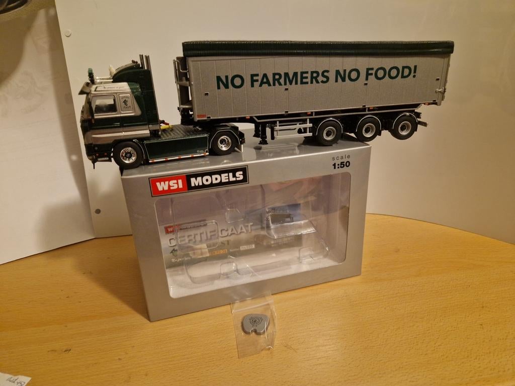 WSI Scania 143 + NO FARMERS NO FOOD WSI Trailer, Hobby en Vrije tijd, Modelauto's | 1:50, Ophalen, Zo goed als nieuw, Overige merken