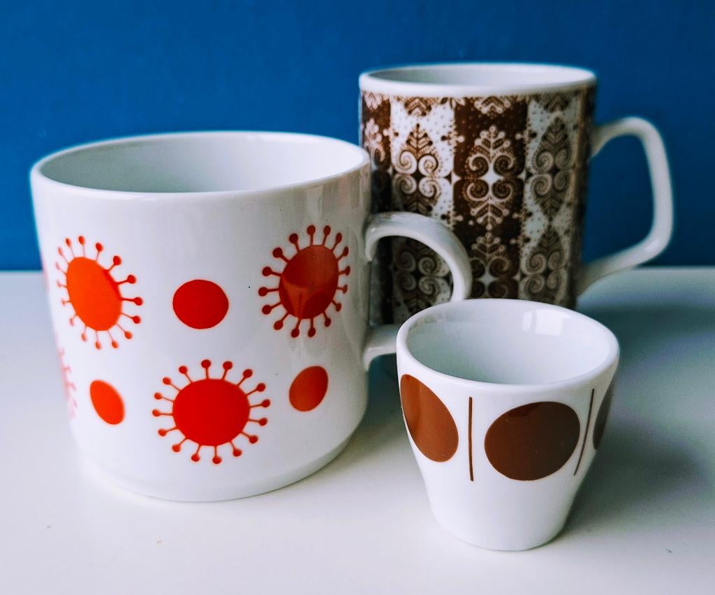 Retro mokken & eierdop/ Hungary Germany, Gebruikt, Ophalen of Verzenden, Overige stijlen, Kop(pen) en/of Schotel(s)