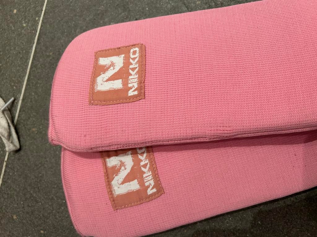 Nikko scheenbeschermers maat XS, Ophalen, Zo goed als nieuw, Boksbeschermers