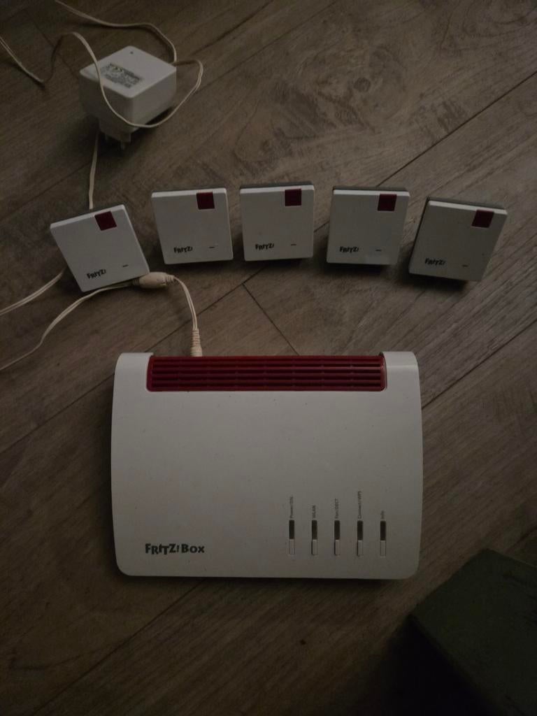 Fritzbox met 5 wifi extenders, Computers en Software, Routers en Modems, Ophalen of Verzenden