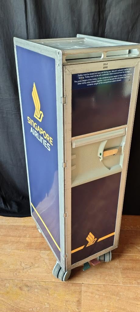 Vliegtuigtrolleys, galley containers en vliegtuig curiosa, Gebruikt, HelloTiger, Overige typen, Ophalen of Verzenden