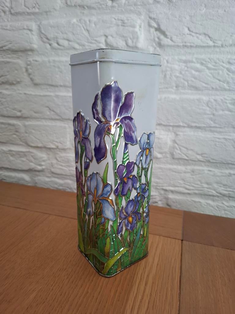 Churchill's Confectionery Iris blik. Voorraadbus. H 24,5 cm., Ophalen of Verzenden, Gebruikt