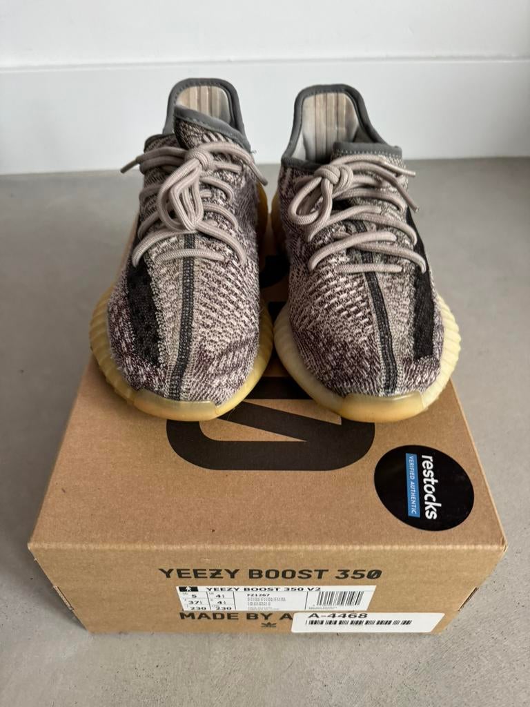 Yeezy boost 350 V2 Zyon bruin crème zand mt 37 1/3, Beige, Ophalen of Verzenden, Sneakers of Gympen, Zo goed als nieuw