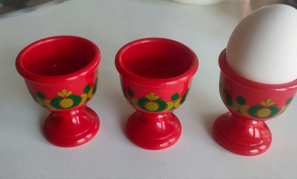 Retro jaren "70 rode Emsa kunststof eierdopjes met print., Ophalen of Verzenden, Huis en Inrichting